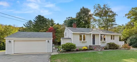 Exterior - 11 Forest Ln, Manchester, MA 01944 photo 2 of 8