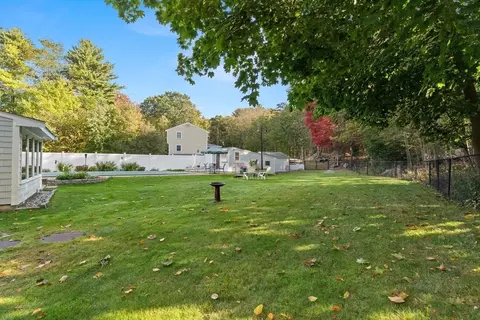 Exterior - 11 Forest Ln, Manchester, MA 01944 photo 8 of 8