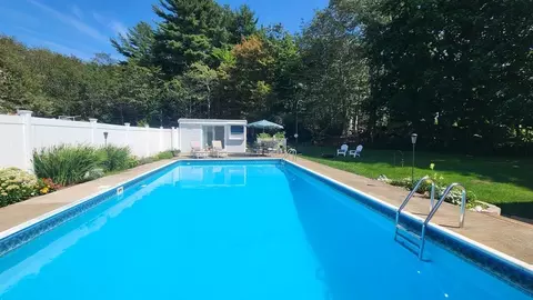 Exterior - 11 Forest Ln, Manchester, MA 01944 photo 6 of 8