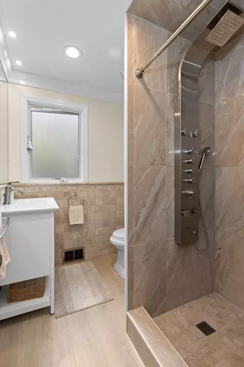 Bath - 11 Forest Ln, Manchester, MA 01944 photo 1 of 2