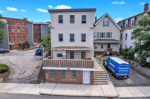 17 H Ward St, Worcester, MA 01610