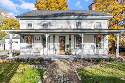 6 Elm St, Mendon, MA 01756 photo 2