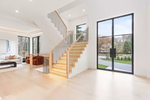 Entry Way - 10 Great Plain Ave, Wellesley, MA 02482 photo 2 of 2