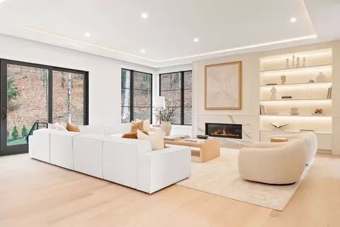 Living - 10 Great Plain Ave, Wellesley, MA 02482 photo 2 of 4