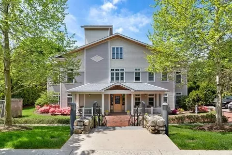 15 Dix St #9, Winchester, MA 01890