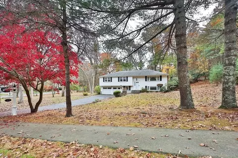 Exterior - 15 Appletree Ln, Walpole, MA 02081 photo 7 of 8