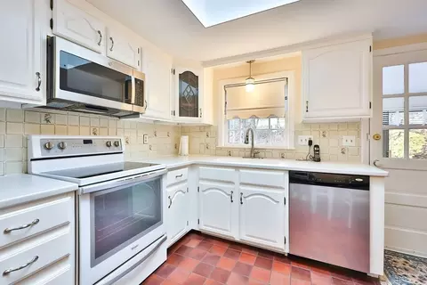 Kitchen - 15 Appletree Ln, Walpole, MA 02081 photo 3 of 3