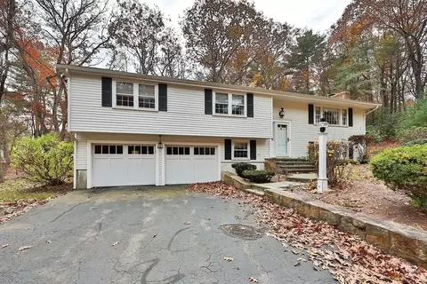 Exterior - 15 Appletree Ln, Walpole, MA 02081 photo 4 of 8