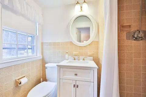 Bath - 15 Appletree Ln, Walpole, MA 02081 photo 1 of 3