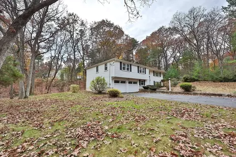 Exterior - 15 Appletree Ln, Walpole, MA 02081 photo 5 of 8