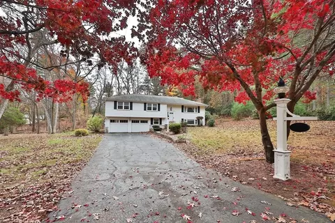 Exterior - 15 Appletree Ln, Walpole, MA 02081 photo 8 of 8
