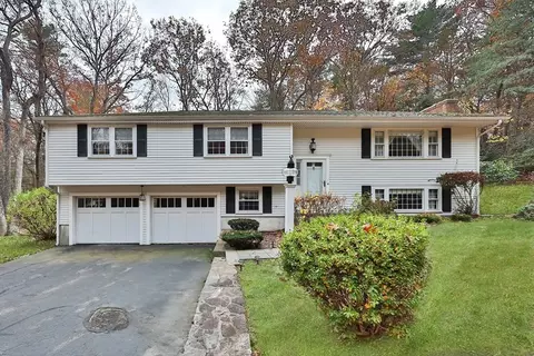 15 Appletree Ln, Walpole, MA 02081