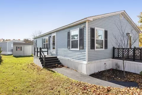 4 Betsy Ross Rd, Taunton, MA 02780