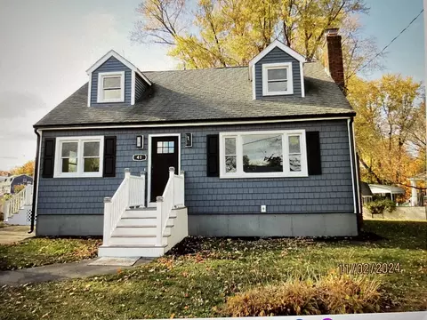 41 Karen St, Lowell, MA 01851