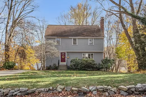 58 River St, Hudson, MA 01749
