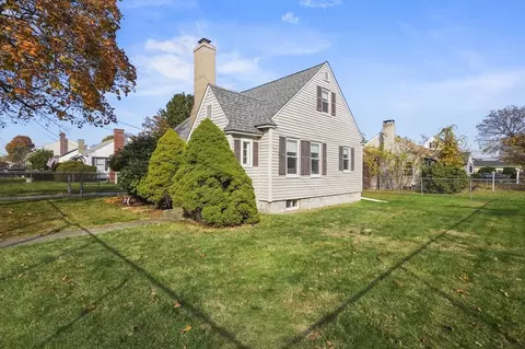 33 Amesbury St, Worcester, MA 01605
