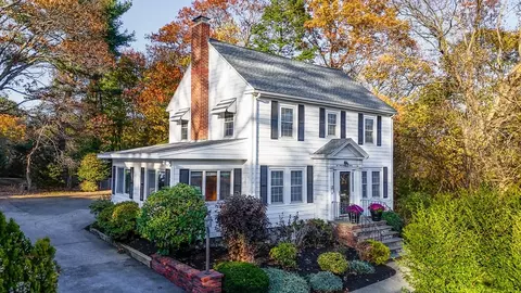 29 Knollwood Rd, Reading, MA 01867