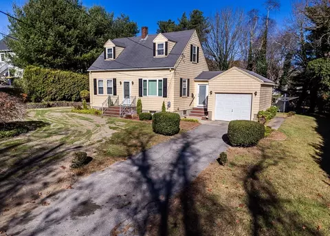 1206 Old North St, Somerset, MA 02726