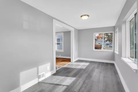 11 Sullivan St, Chicopee, MA 01020 photo 5