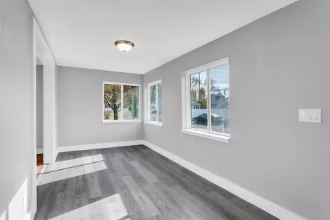11 Sullivan St, Chicopee, MA 01020 photo 4