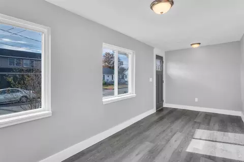 11 Sullivan St, Chicopee, MA 01020 photo 3