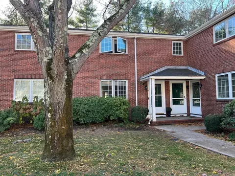63 Linden St #9, Wellesley, MA 02482