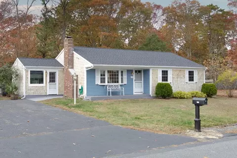 131 Castlewood Cir, Barnstable, MA 02601