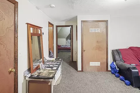 Entry Way - 9 Windsor St, Worcester, MA 01605 photo 6 of 7
