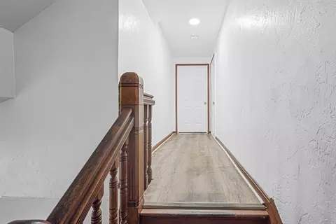 Entry Way - 9 Windsor St, Worcester, MA 01605 photo 5 of 7