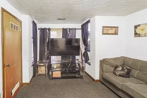 Living - 9 Windsor St, Worcester, MA 01605 photo 3 of 4