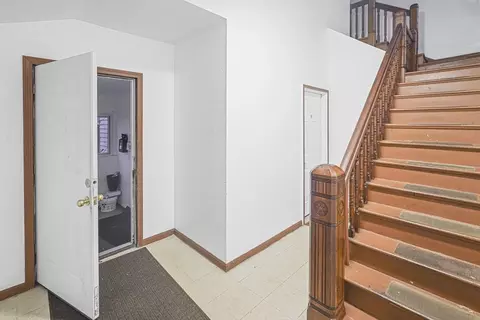 Entry Way - 9 Windsor St, Worcester, MA 01605 photo 2 of 7