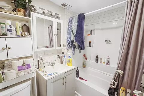 Bath - 9 Windsor St, Worcester, MA 01605 photo 1 of 3