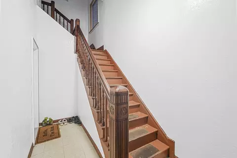 Entry Way - 9 Windsor St, Worcester, MA 01605 photo 3 of 7