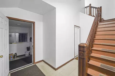 Entry Way - 9 Windsor St, Worcester, MA 01605 photo 4 of 7