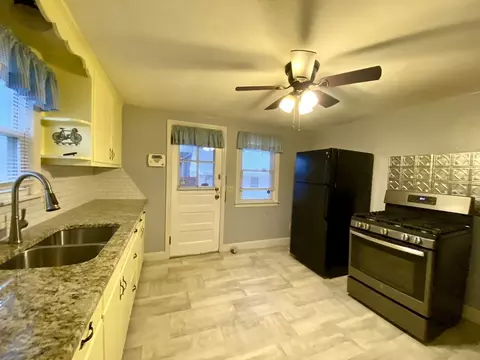 152 Carroll St, Springfield, MA 01108 photo 5