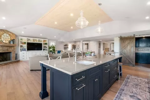Kitchen - 43 Harborview Dr, Hingham, MA 02043 photo 5 of 5