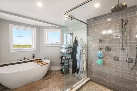 Bath - 43 Harborview Dr, Hingham, MA 02043 photo 2 of 5