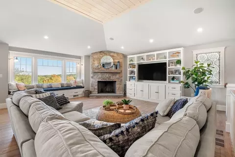Living - 43 Harborview Dr, Hingham, MA 02043 photo 1 of 2