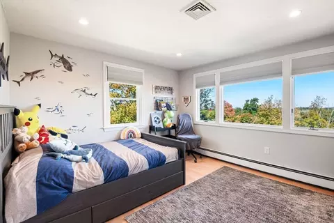 Bedroom - 43 Harborview Dr, Hingham, MA 02043 photo 4 of 4