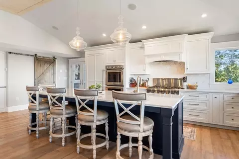 Kitchen - 43 Harborview Dr, Hingham, MA 02043 photo 2 of 5