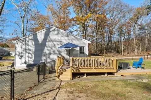 4 Wakefield Ave, Webster, MA 01570 photo 7