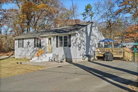 4 Wakefield Ave, Webster, MA 01570 photo 3