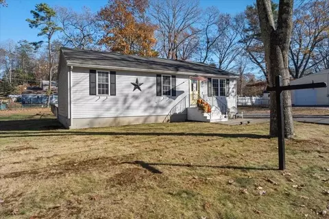 4 Wakefield Ave, Webster, MA 01570 photo 2