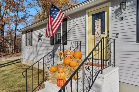 4 Wakefield Ave, Webster, MA 01570 photo 4