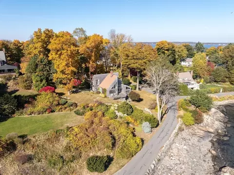 10 Crowninshield Rd, Marblehead, MA 01945 photo 3
