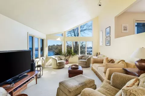 10 Crowninshield Rd, Marblehead, MA 01945 photo 17