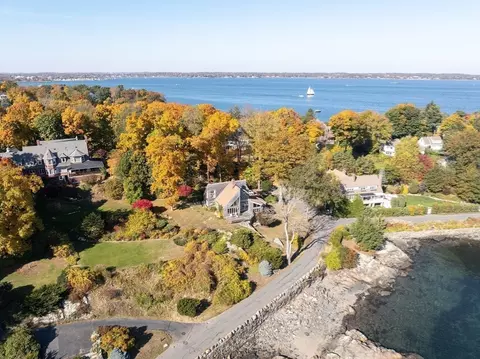 10 Crowninshield Rd, Marblehead, MA 01945 photo 2