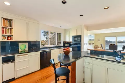 10 Crowninshield Rd, Marblehead, MA 01945 photo 29