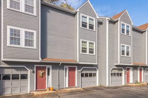 25 Juniper St #14, Lowell, MA 01852