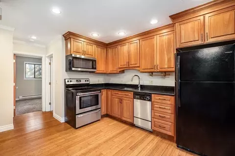 16 Cleveland Pl #5, Gloucester, MA 01930